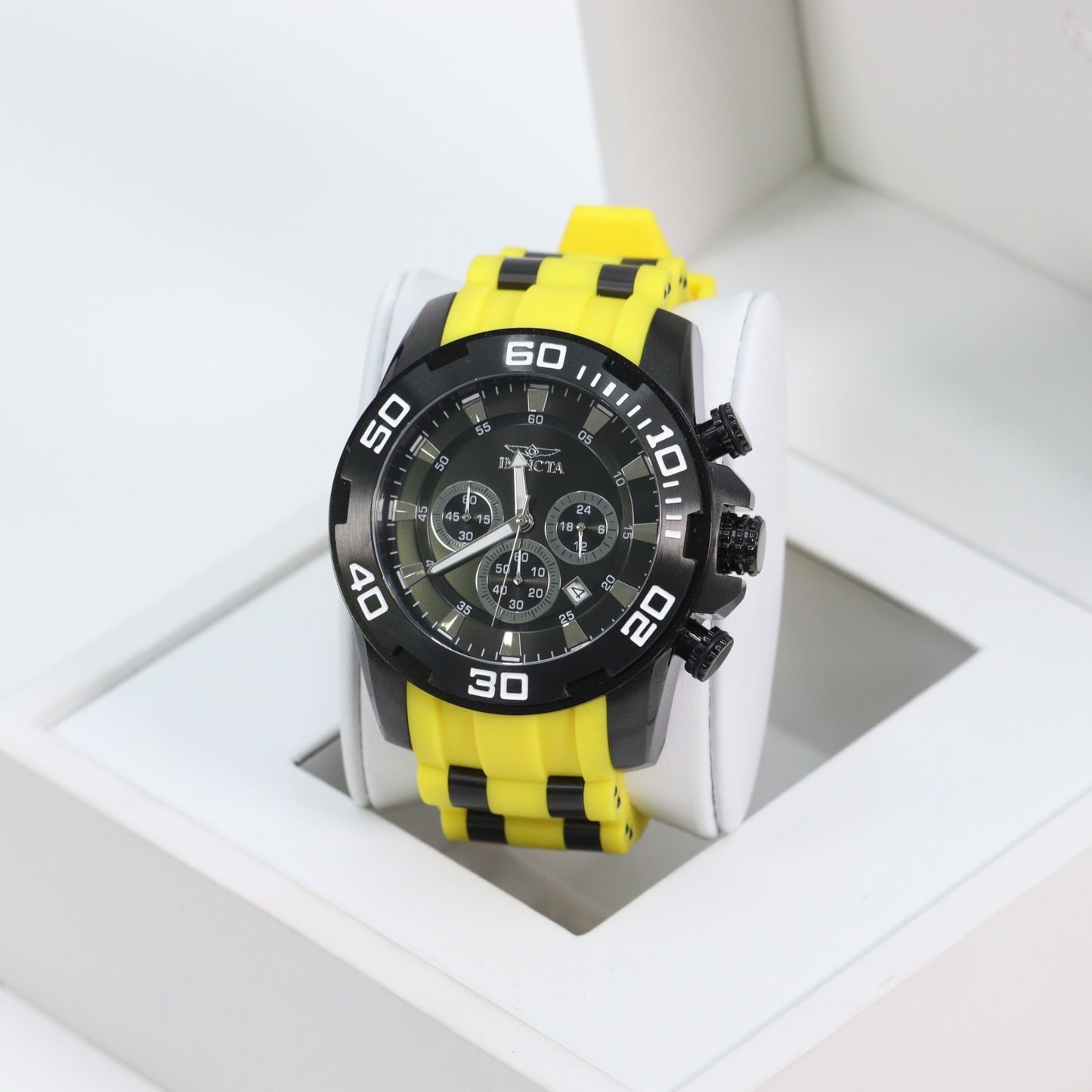 Invicta Pro Diver SCUBA Men's Watch - 50mm. Yellow. Black