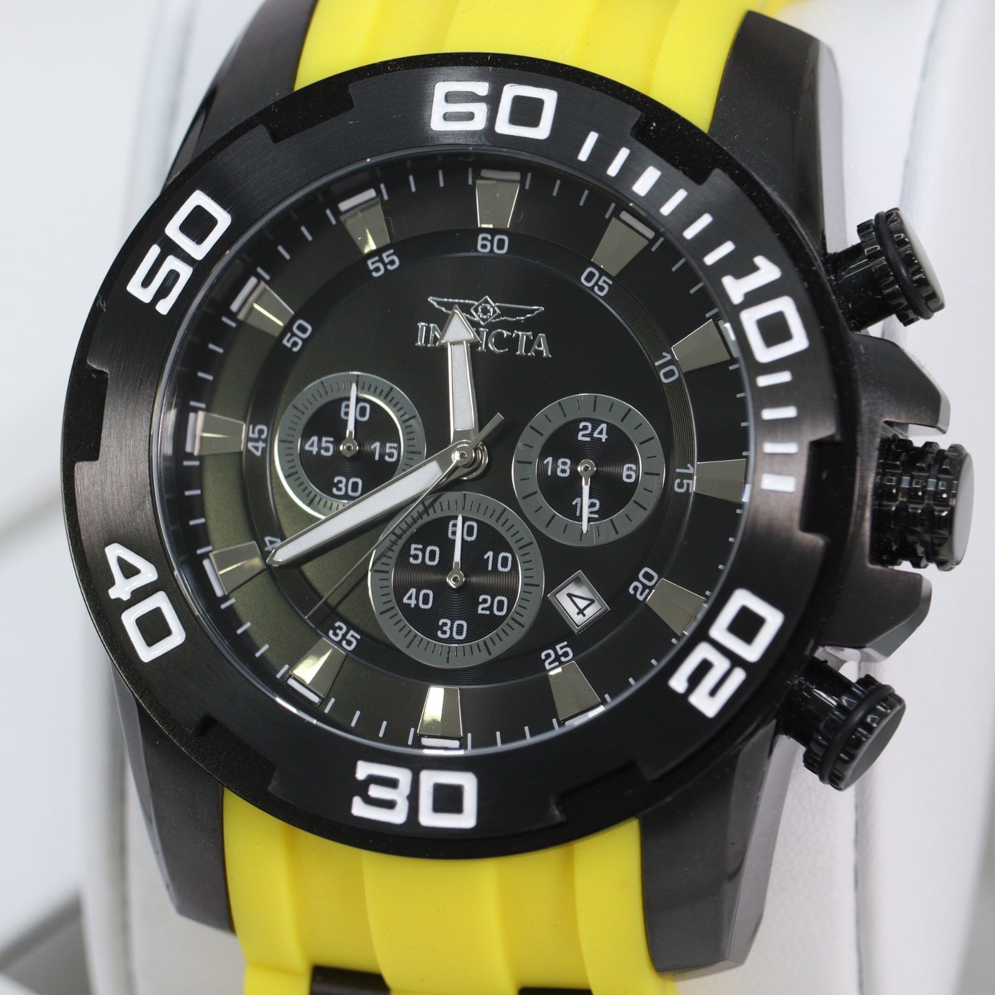 Invicta Pro Diver SCUBA Men's Watch - 50mm. Yellow. Black